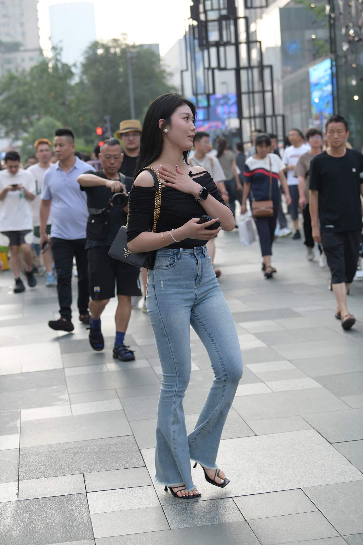 精选街拍作品 NO.4702 浅色喇叭牛仔裤 街拍-第1张