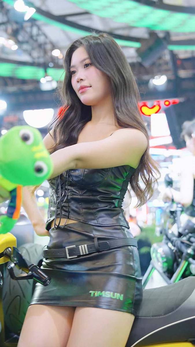 2024 重庆摩博会机车展 Racing Model LOOKBOOK 24 街拍-第1张