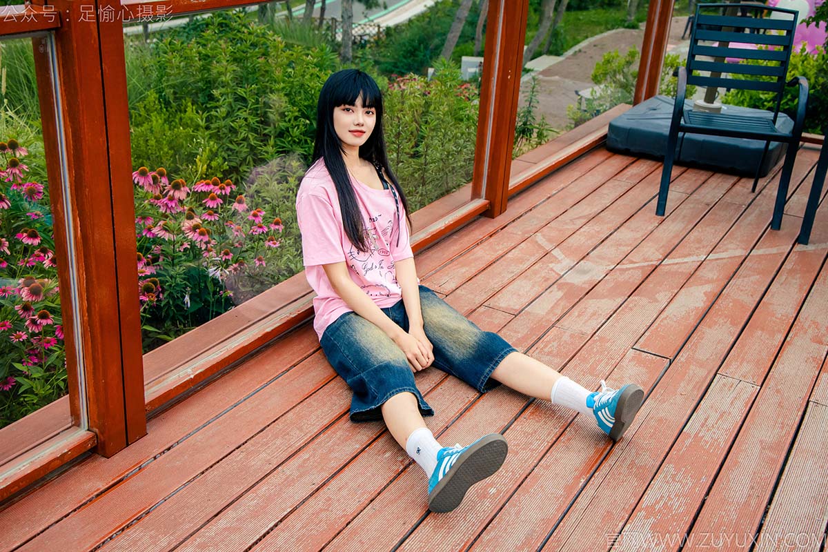 足愉心 NO.050 阿月(搭配:粉色T恤、牛仔短裤、白棉袜、德训鞋、裸足) 足愉心-第1张