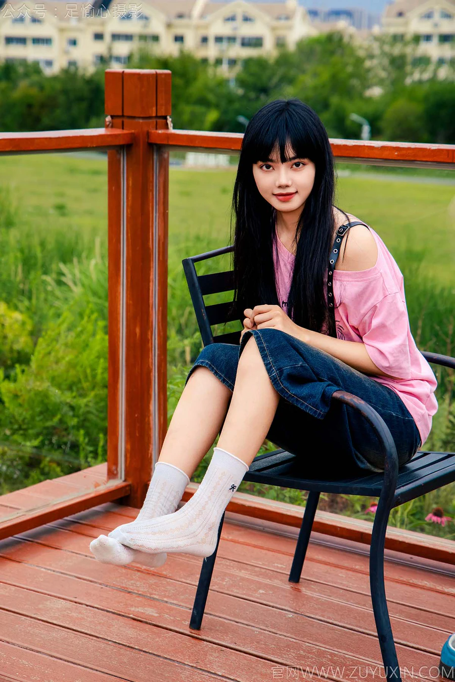 足愉心 NO.050 阿月(搭配:粉色T恤、牛仔短裤、白棉袜、德训鞋、裸足) 足愉心-第2张