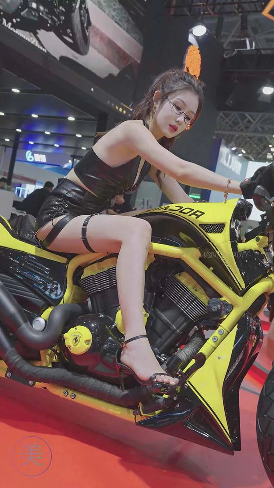 2024 重庆摩博会机车展 Racing Model LOOKBOOK 31 街拍-第1张