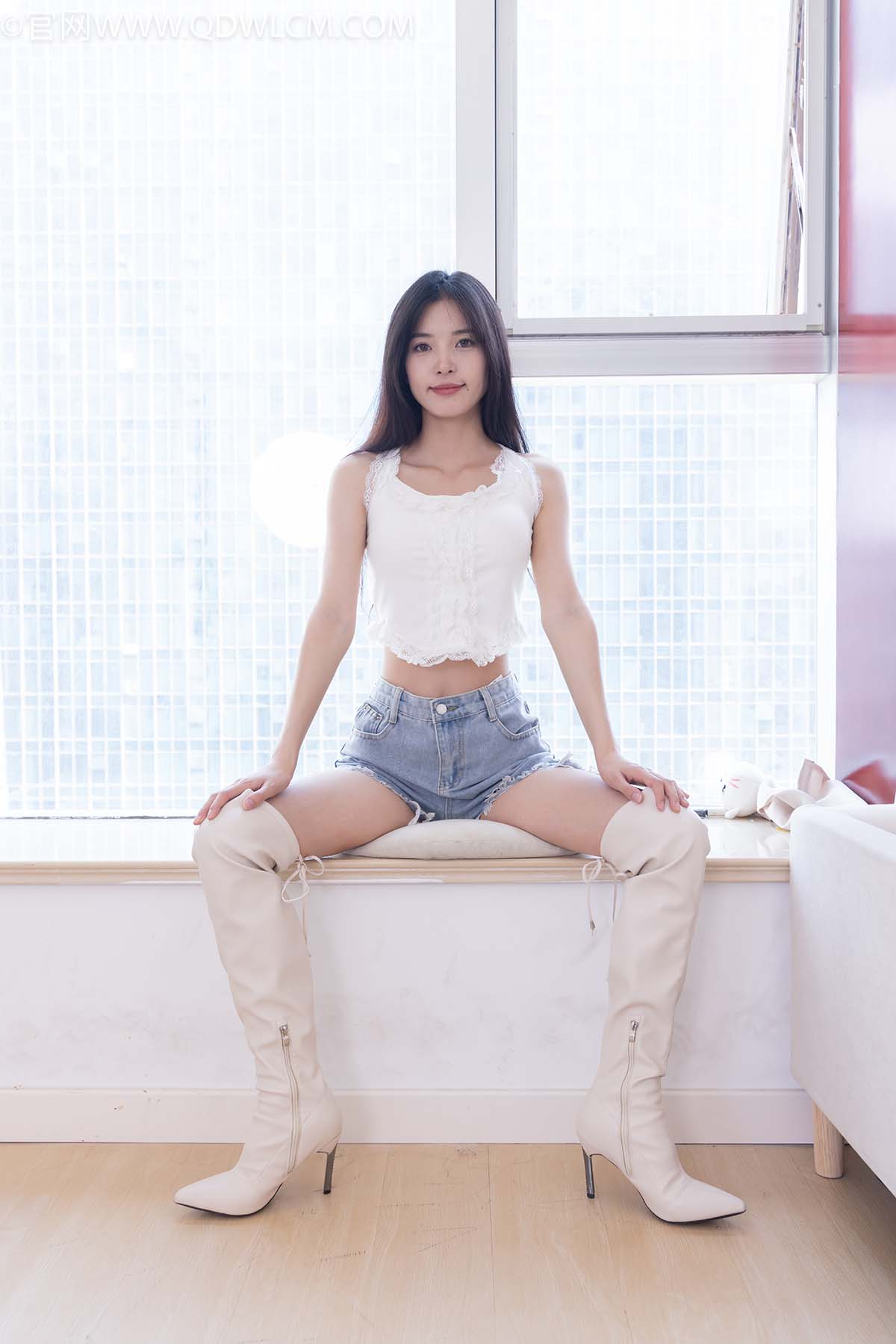 物恋传媒 NO.2447 茯苓-高跟长靴、白棉袜、裸足 WLCM物恋传媒-第1张