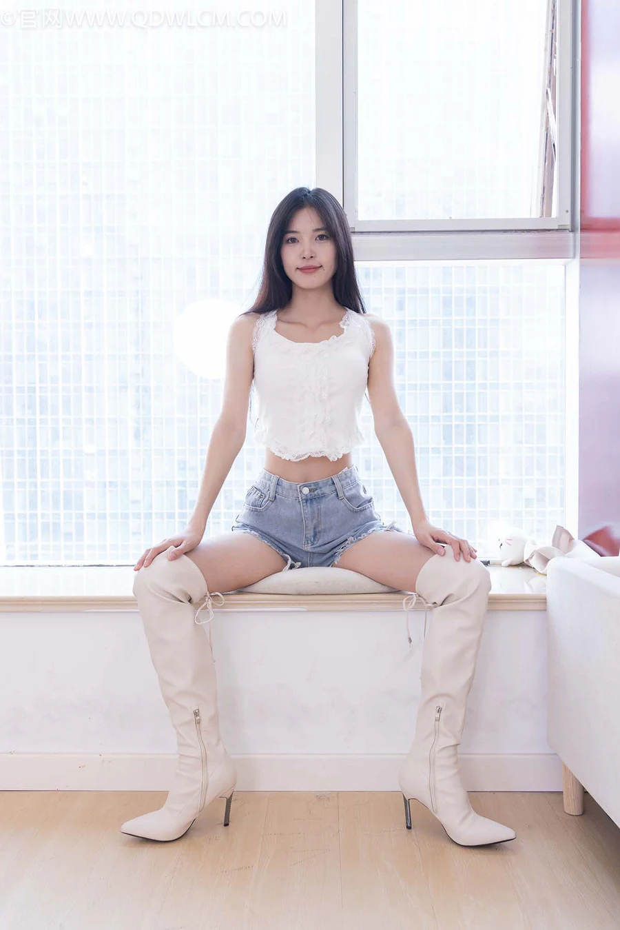 物恋传媒 NO.2447 茯苓-高跟长靴、白棉袜、裸足 WLCM物恋传媒-第1张