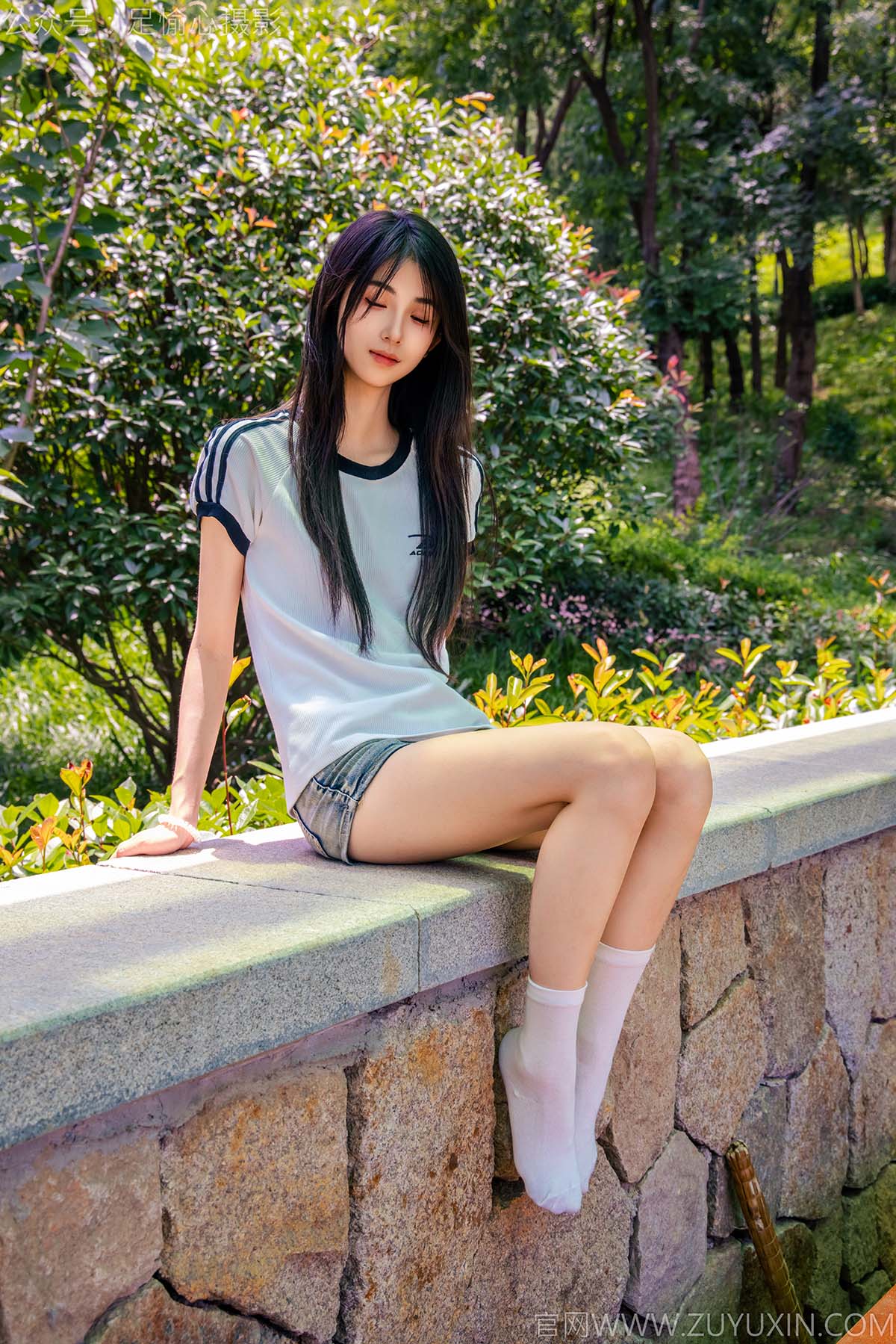 足愉心 NO.051 小瑶(搭配:T恤、牛仔短裤、白棉袜、帆布鞋、裸足) 足愉心-第1张