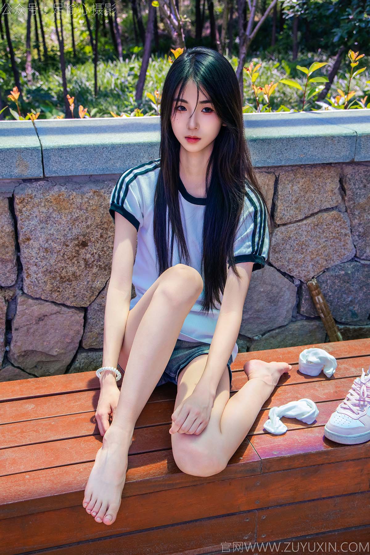 足愉心 NO.051 小瑶(搭配:T恤、牛仔短裤、白棉袜、帆布鞋、裸足) 足愉心-第2张