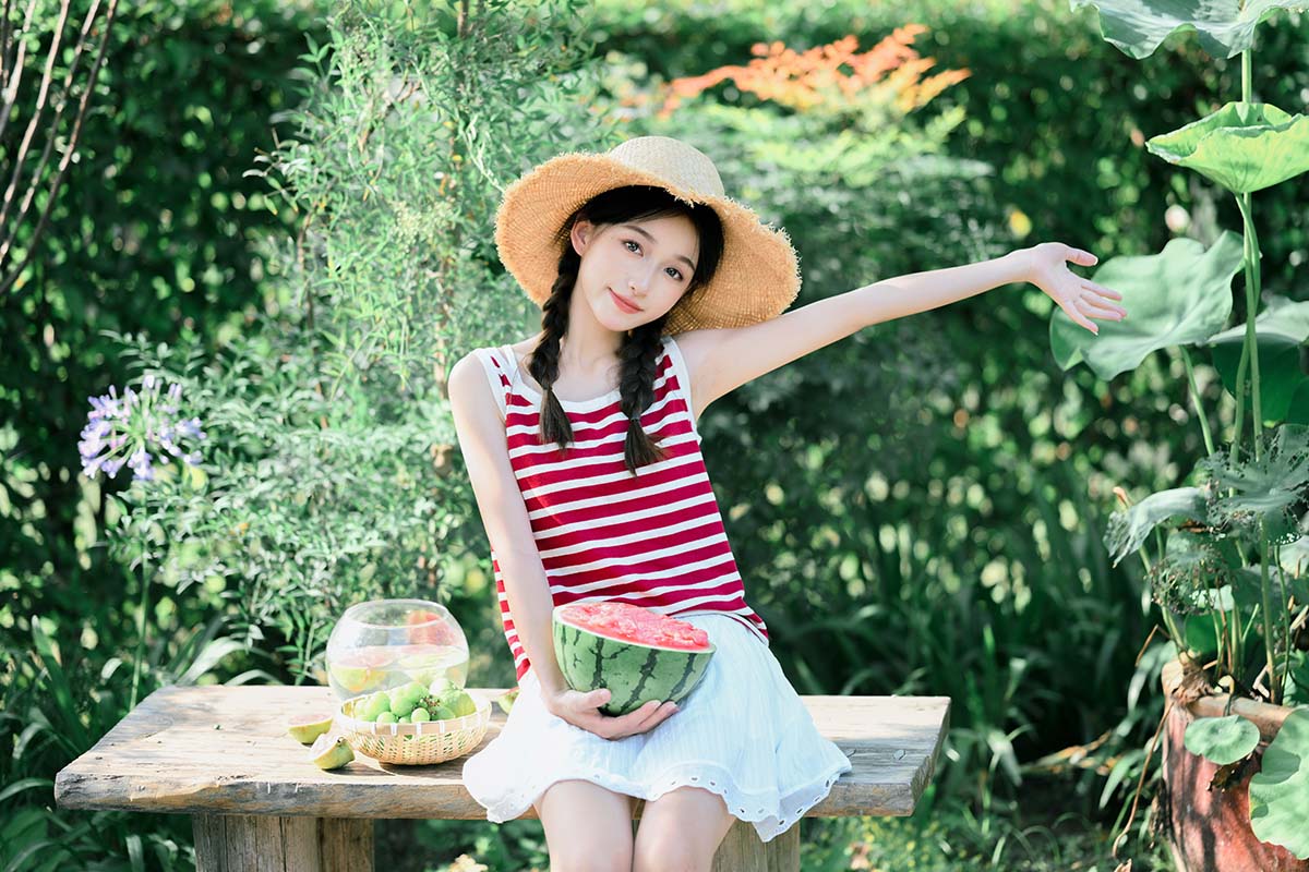 [YITUYU艺图语]2025.06.25 夏日少女与红西瓜 林淼鑫 YITUYU艺图语-第1张