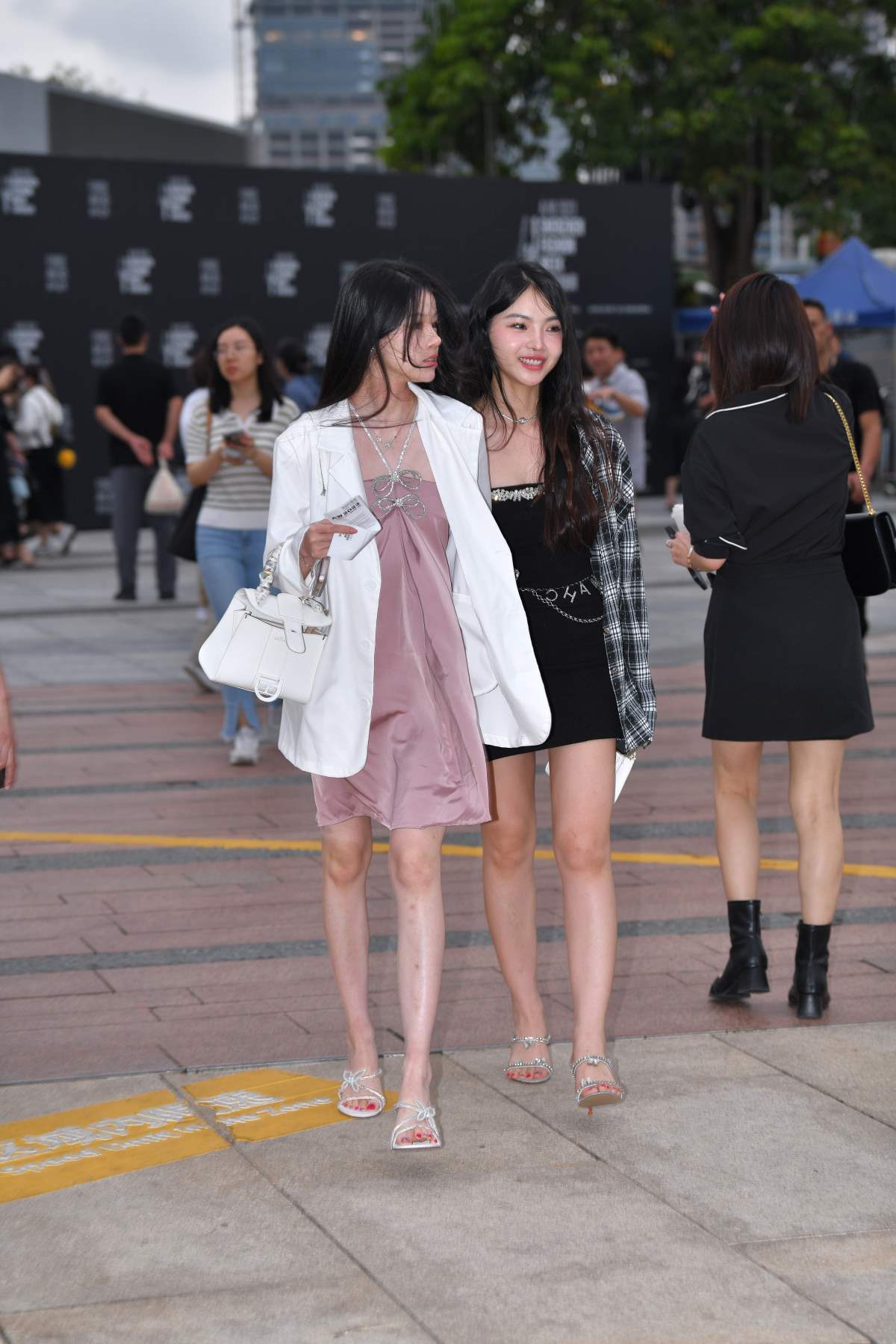 精选街拍作品 NO.4723 甜美清新气质小姐姐 街拍-第1张