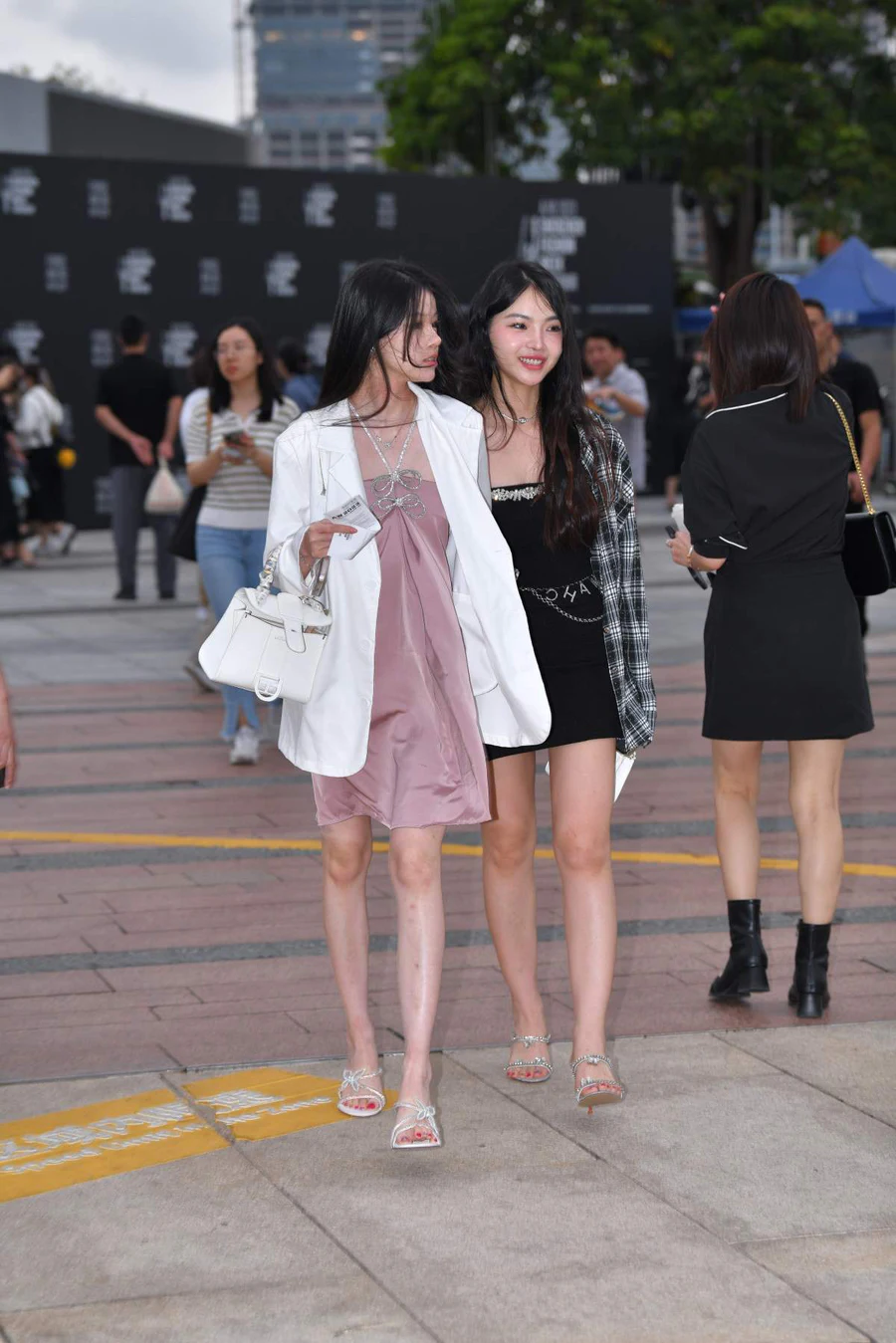 精选街拍作品 NO.4723 甜美清新气质小姐姐 街拍-第1张