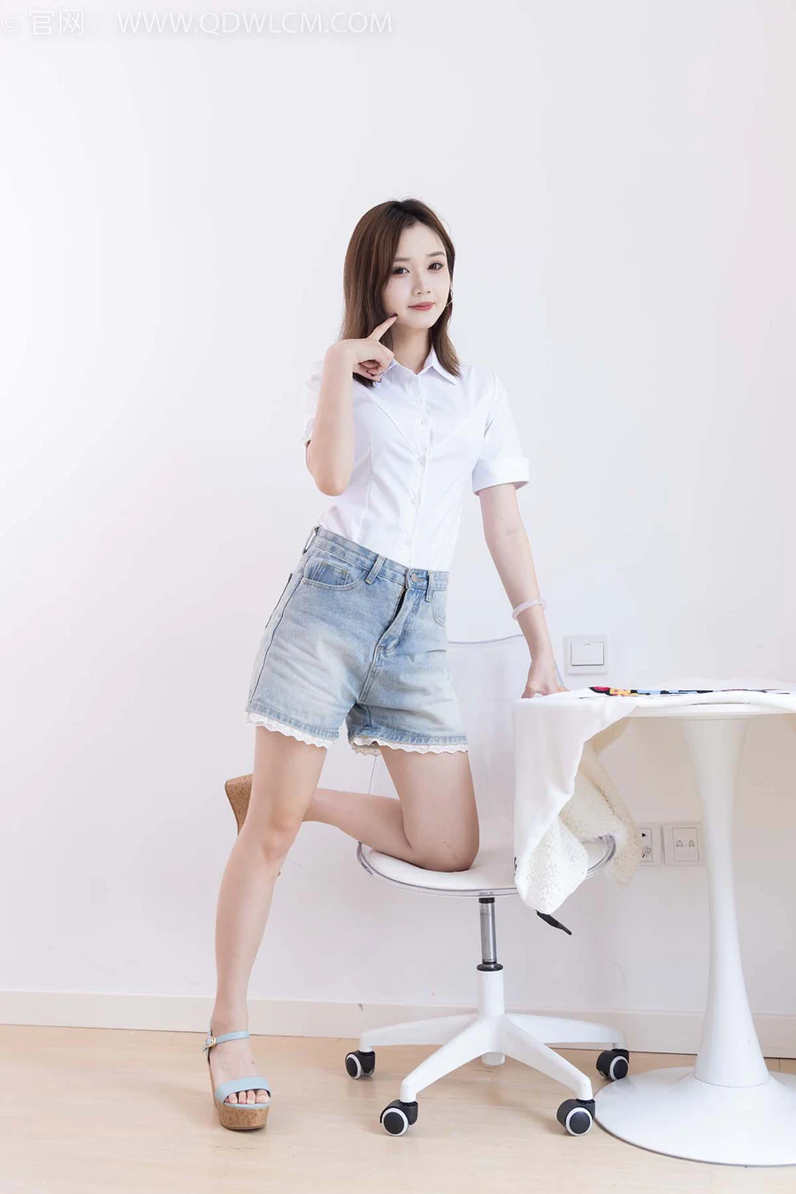 物恋传媒 NO.2452 橙子-高跟凉鞋、薄黑丝 WLCM物恋传媒-第2张