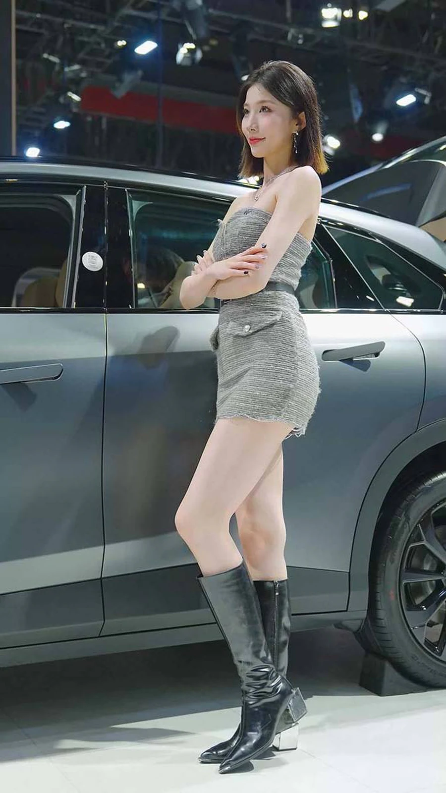 2024 广州车展 网红美女车模 beautyleg LOOKBOOK 08 街拍-第1张