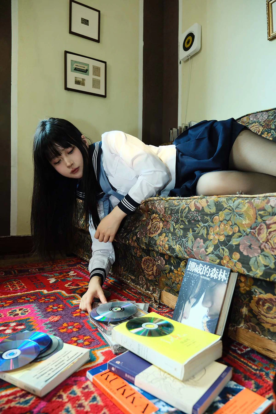 白莉爱吃巧克力 – 原理猪 闺房JK Cosplay-第1张