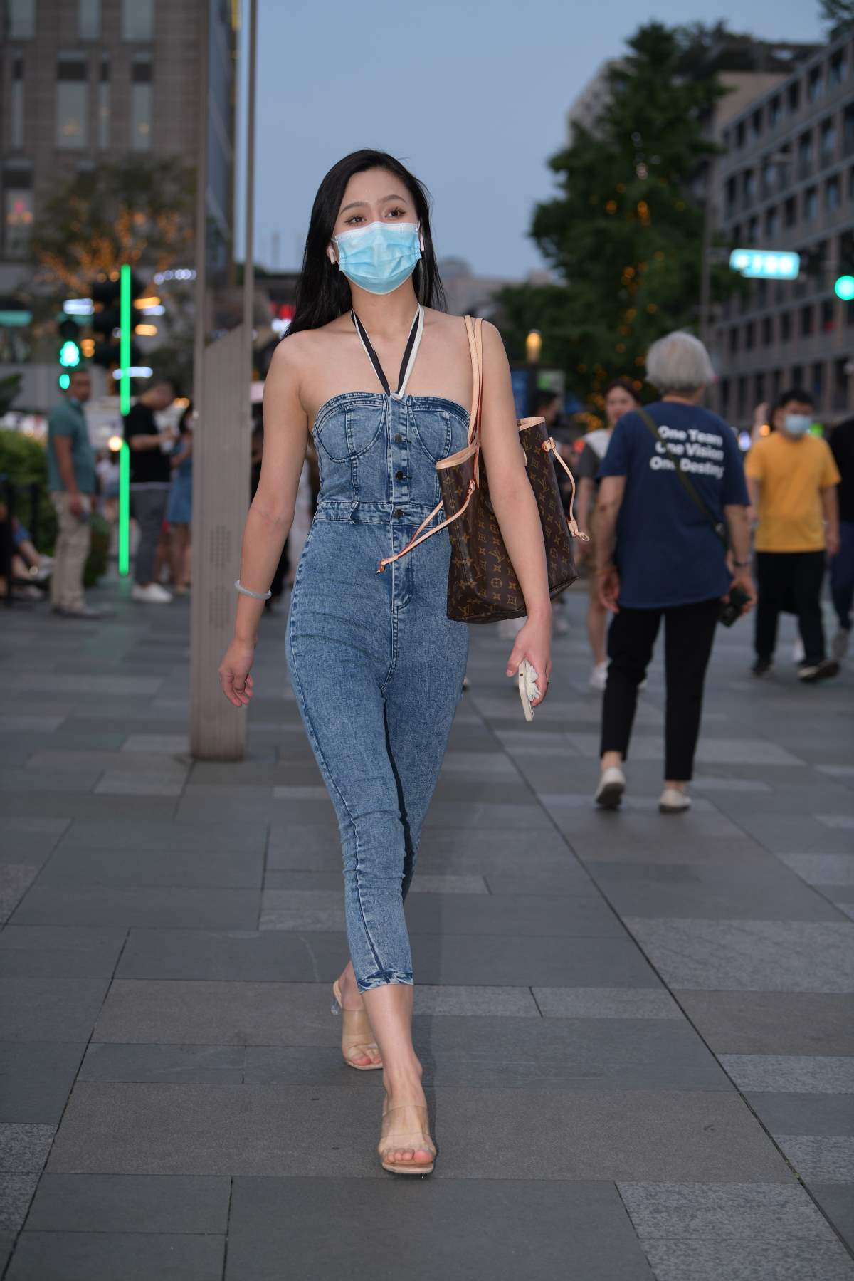 精选街拍作品 NO.4742 活力牛仔装 街拍-第1张