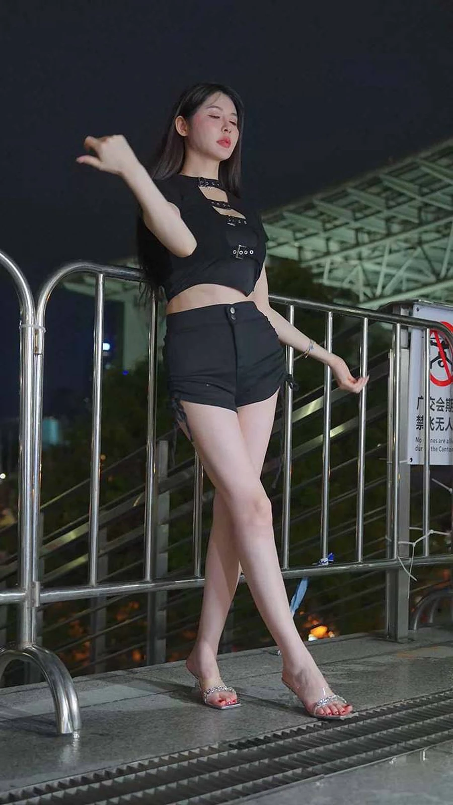 2024 广州车展 网红美女车模 beautyleg LOOKBOOK 14 街拍-第1张