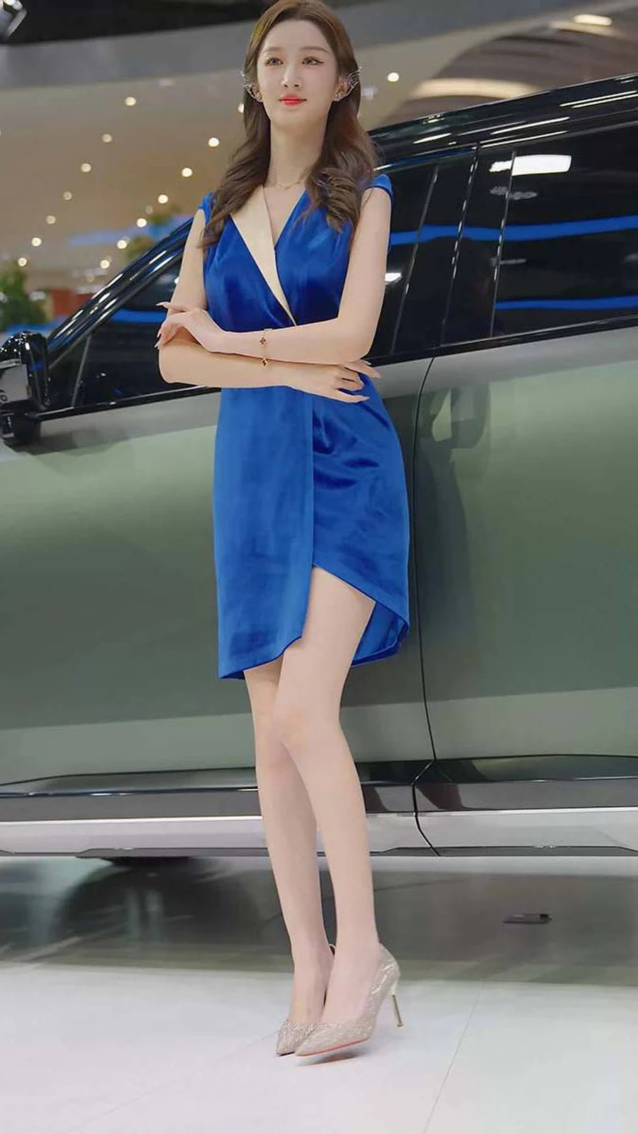 2024 广州车展 网红美女车模 beautyleg LOOKBOOK 13 街拍-第1张