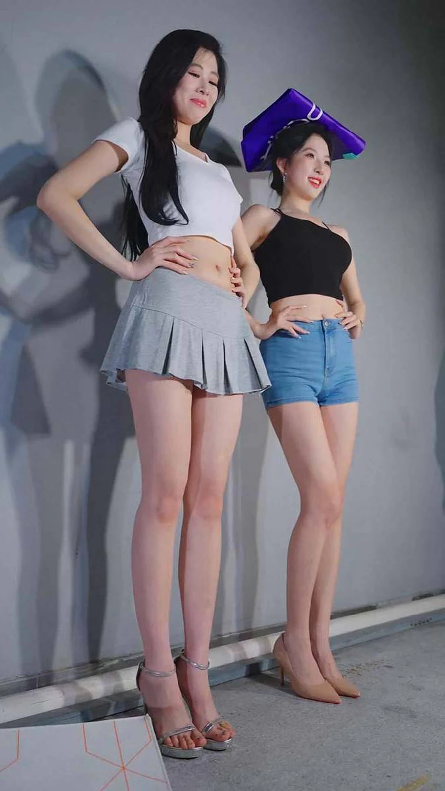 2024 广州车展 网红美女车模 beautyleg LOOKBOOK 12 街拍-第1张