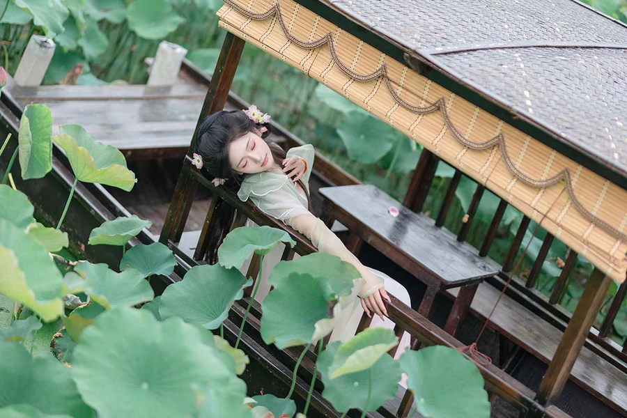 [YITUYU艺图语]2025.06.29 枯荷听雪 赤嫣在这里～ YITUYU艺图语-第1张