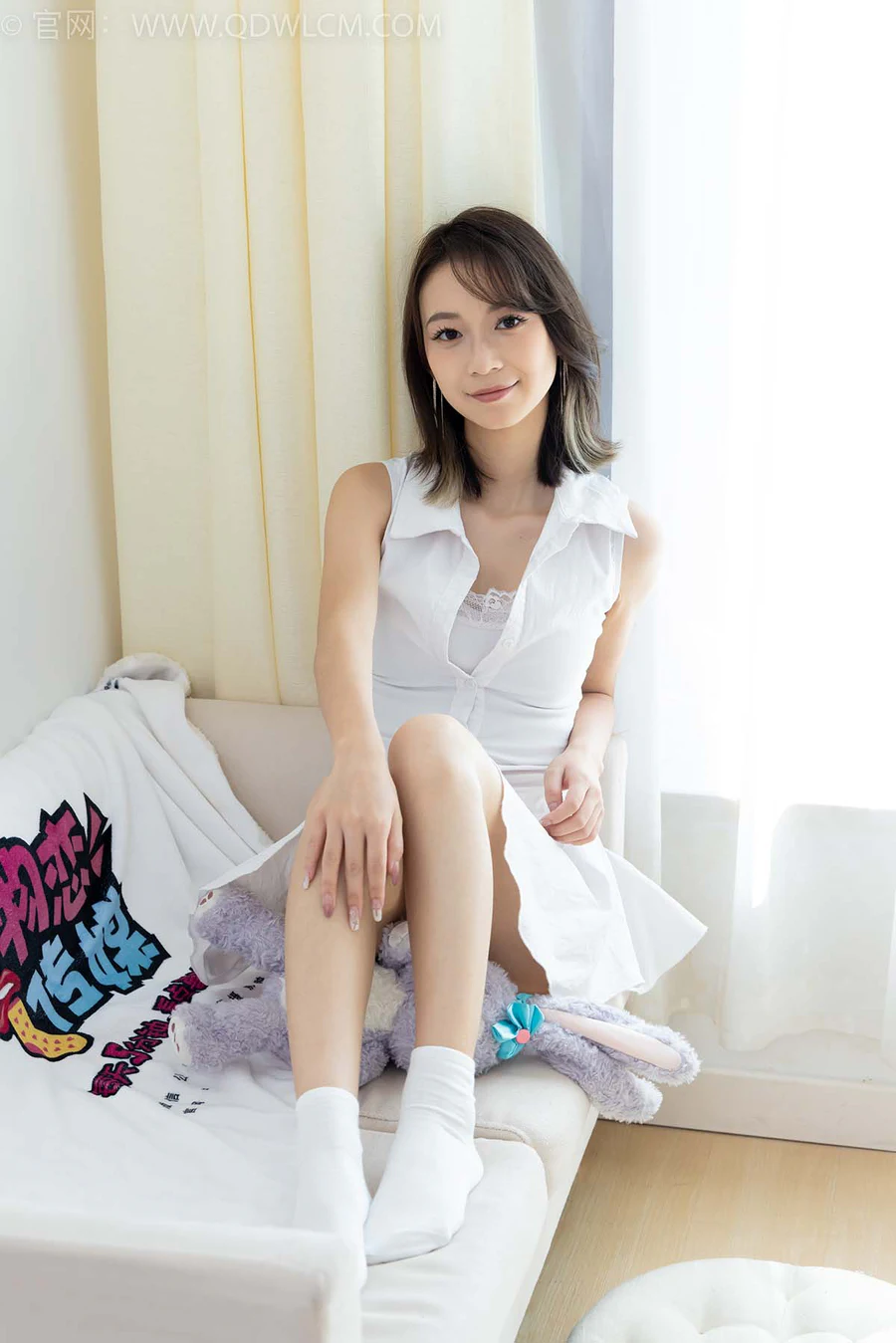 物恋传媒 NO.2461 珠珠-板鞋、白棉袜、裸足 WLCM物恋传媒-第2张