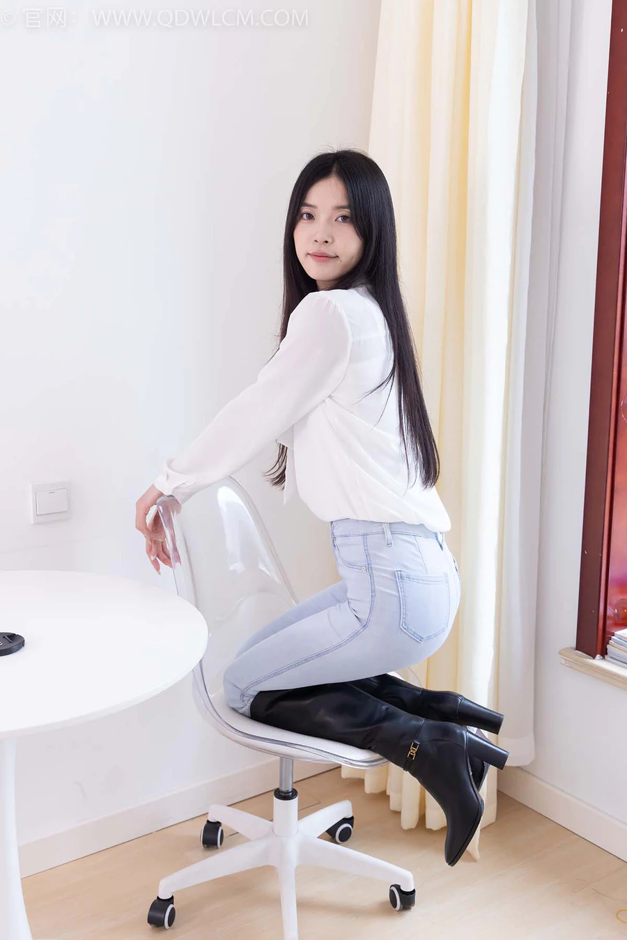 物恋传媒 NO.2464 茯苓-长靴、白棉袜 WLCM物恋传媒-第1张