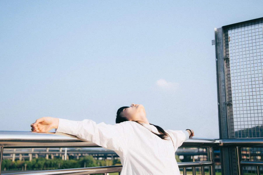 [YITUYU艺图语]2025.07.02 天桥的夏天 养乐白 YITUYU艺图语-第2张