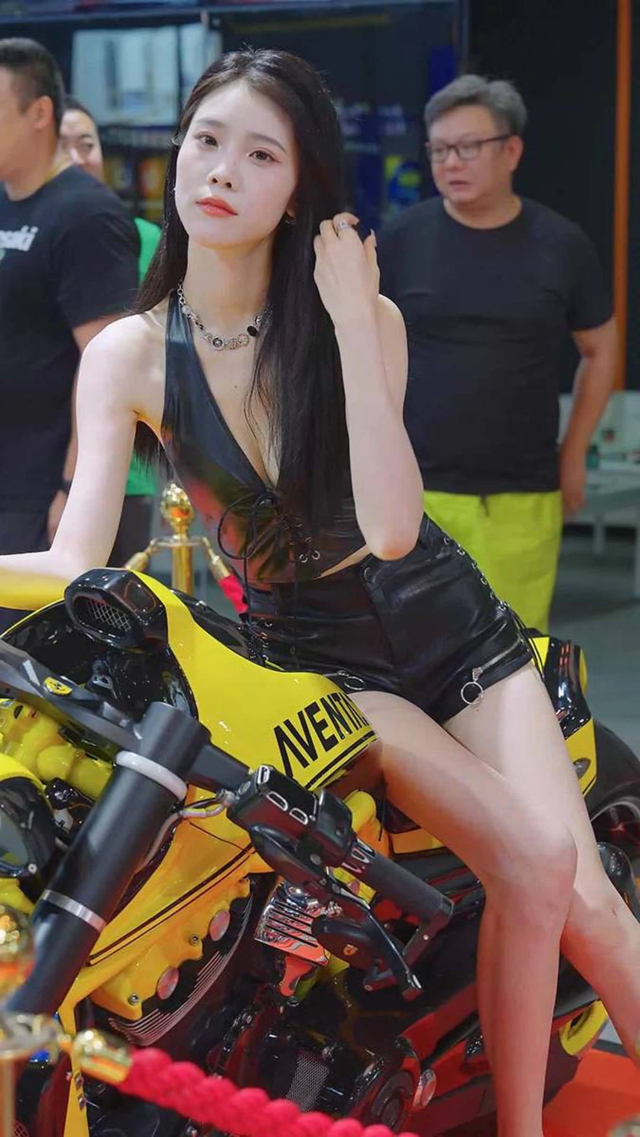 2024 重庆摩博会机车展 Racing Model LOOKBOOK 36 街拍-第1张