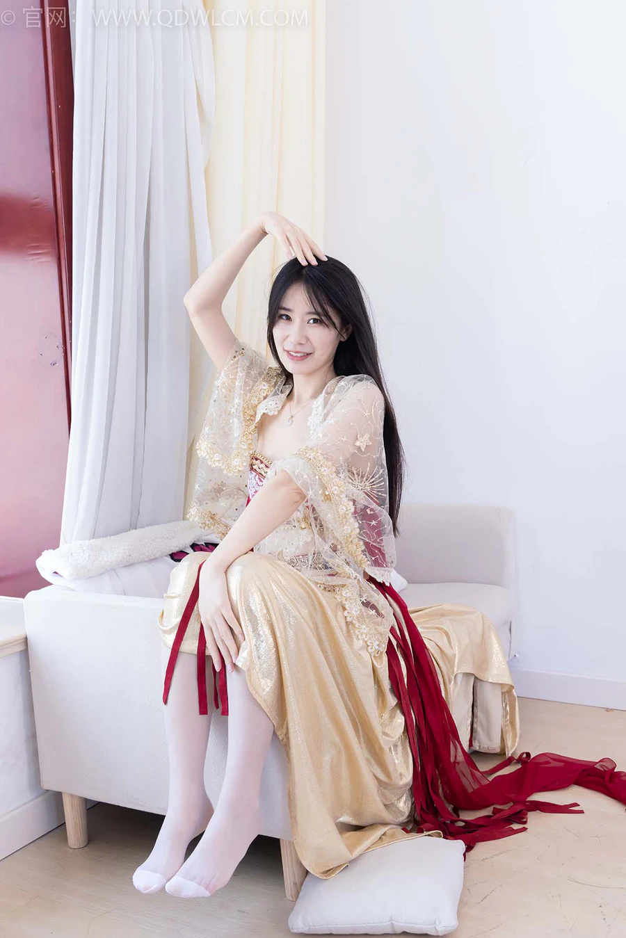 物恋传媒 NO.2472 菜菜-高跟鞋、薄白丝、裸足 WLCM物恋传媒-第1张