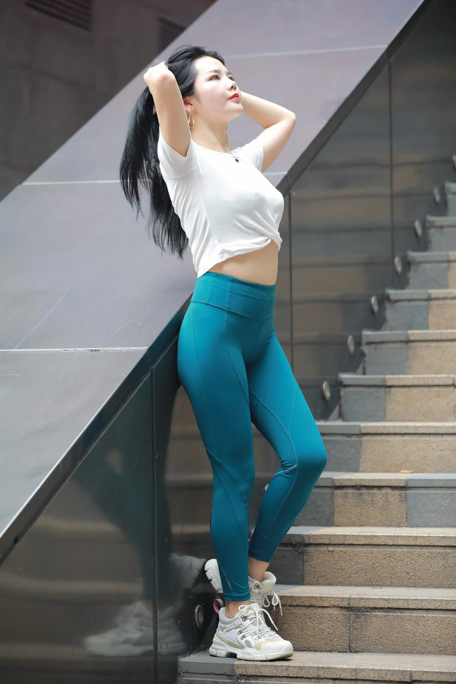 精选街拍作品 NO.4784 运动装瑜伽小妹 街拍-第1张