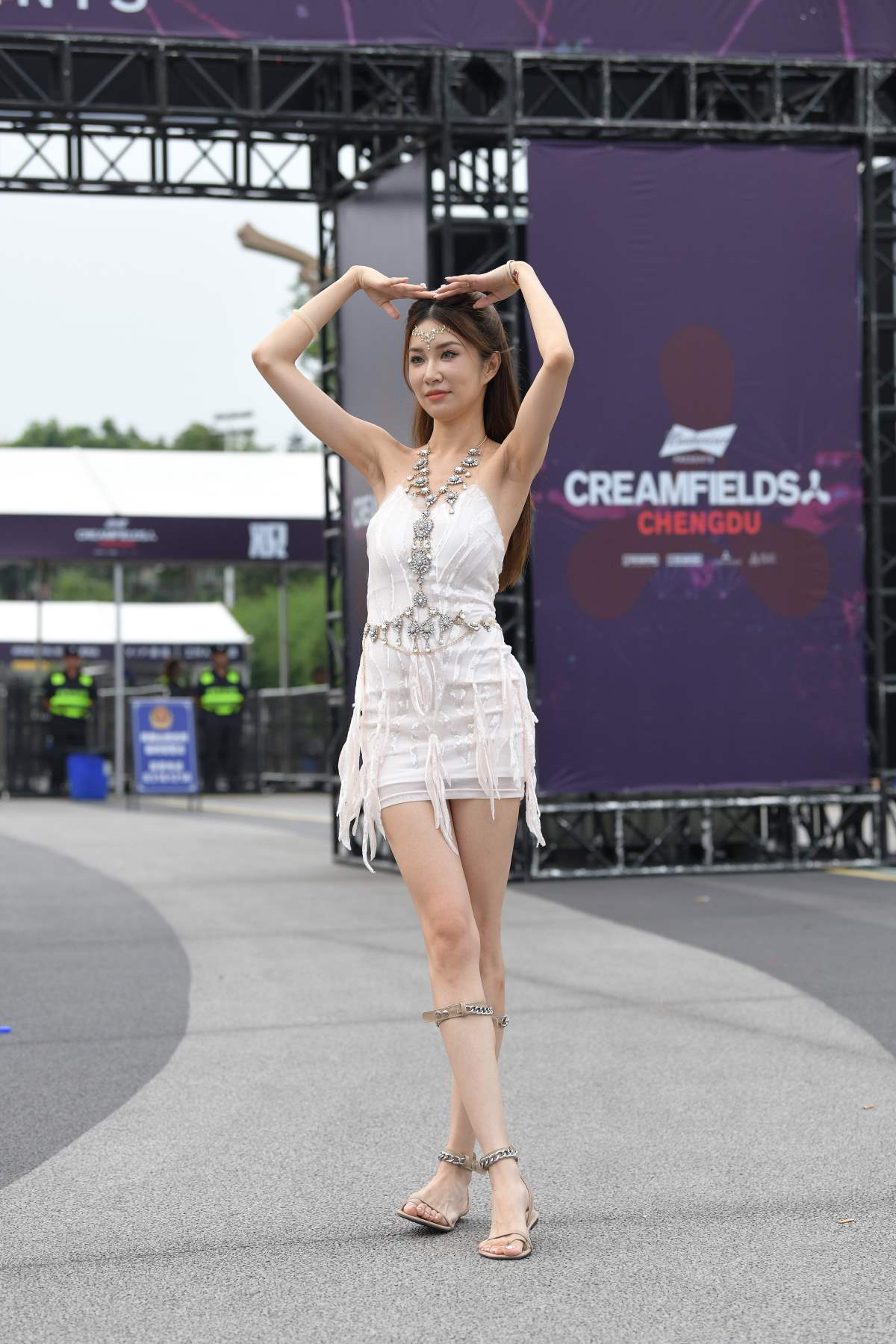 精选街拍作品 NO.4792 精致白色裙装 街拍-第1张