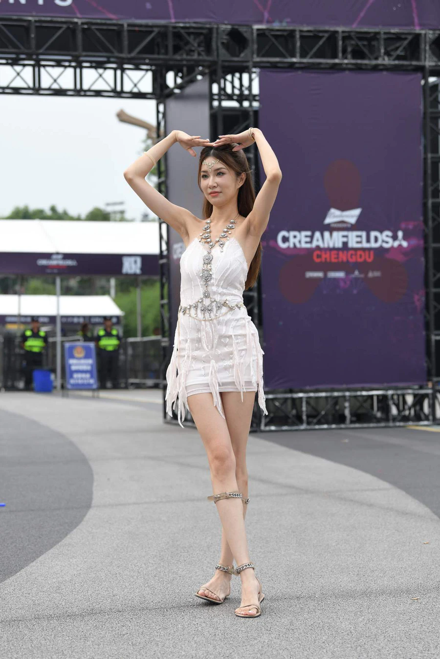 精选街拍作品 NO.4792 精致白色裙装 街拍-第1张