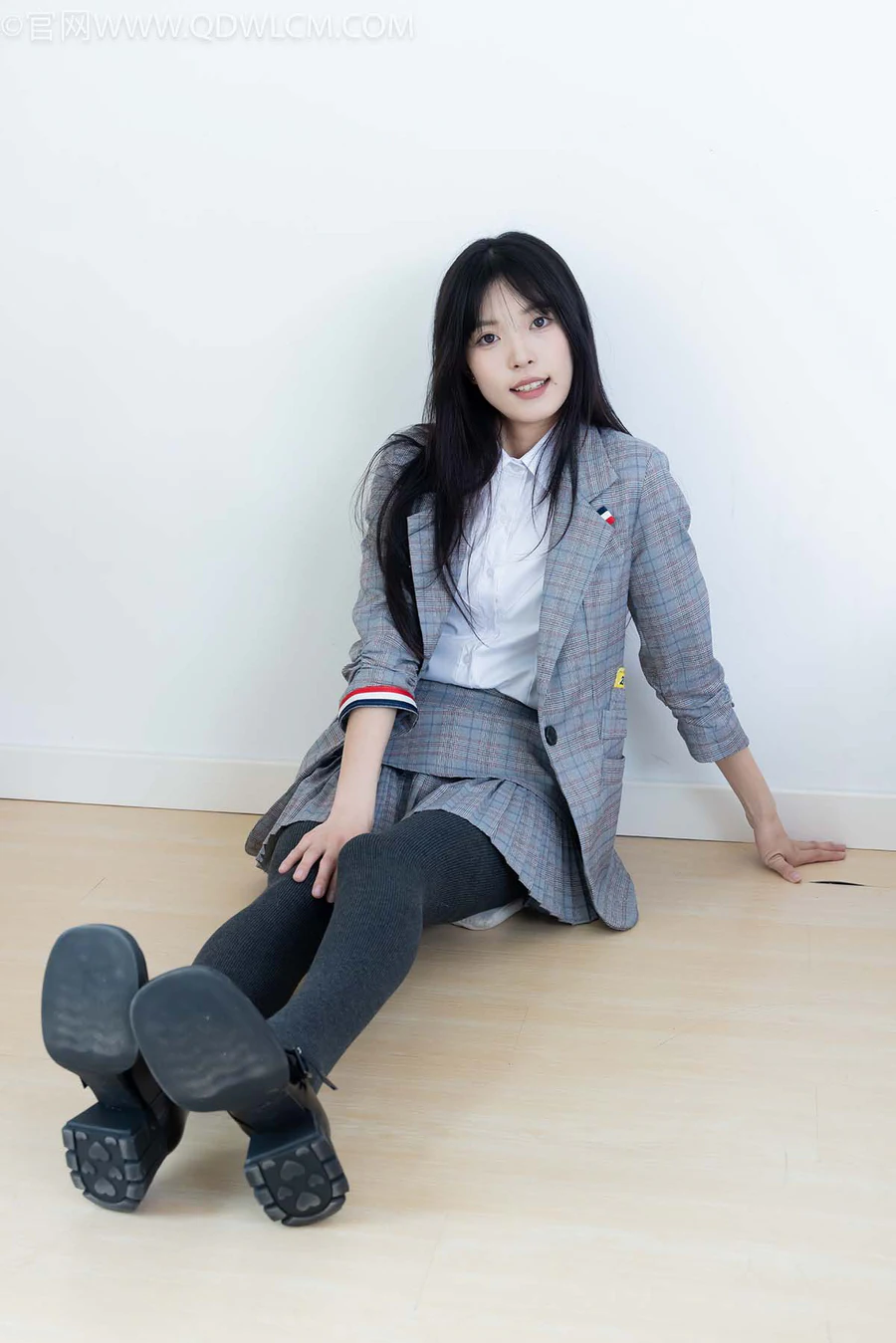 物恋传媒 NO.2479 茯苓-皮鞋、厚灰连裤棉袜 WLCM物恋传媒-第1张