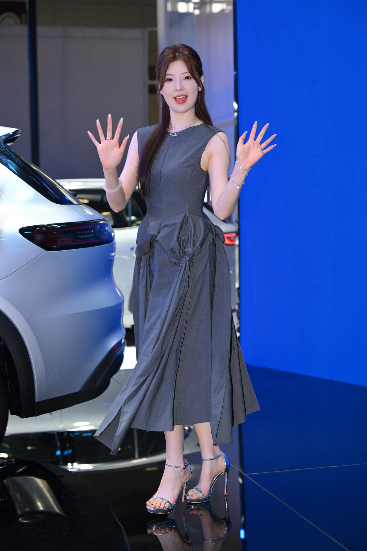 精选街拍作品 NO.4794 灰色长裙 街拍-第1张