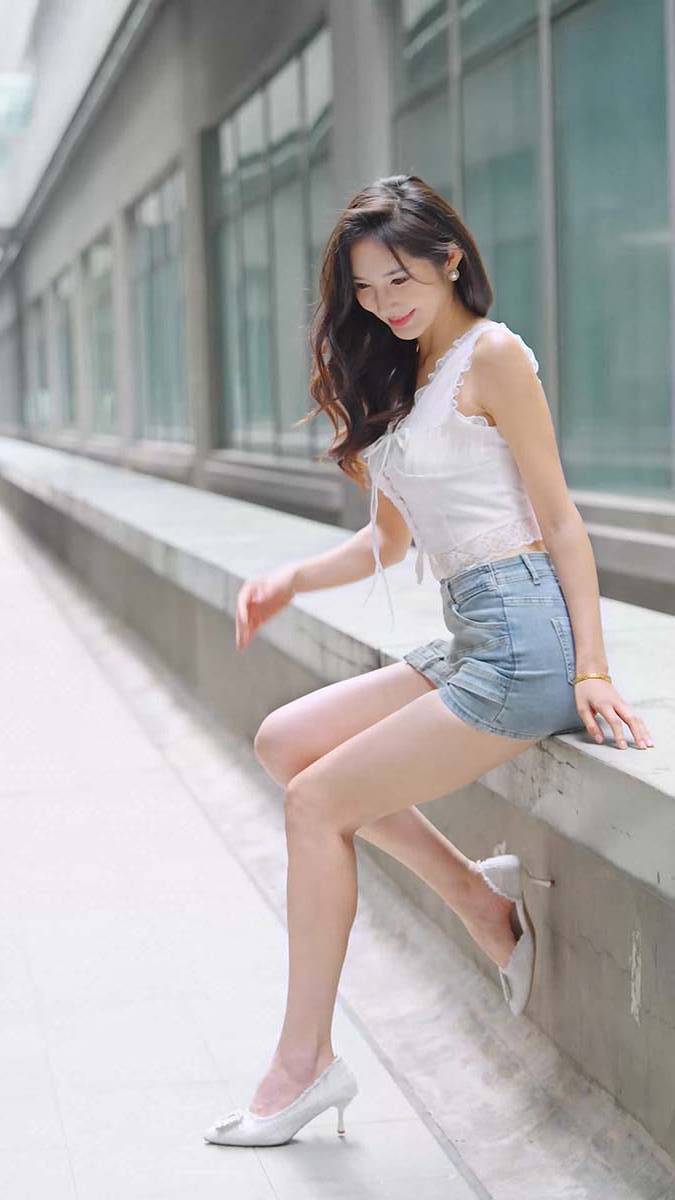 2024 广州车展 网红美女车模 beautyleg LOOKBOOK 23 街拍-第1张