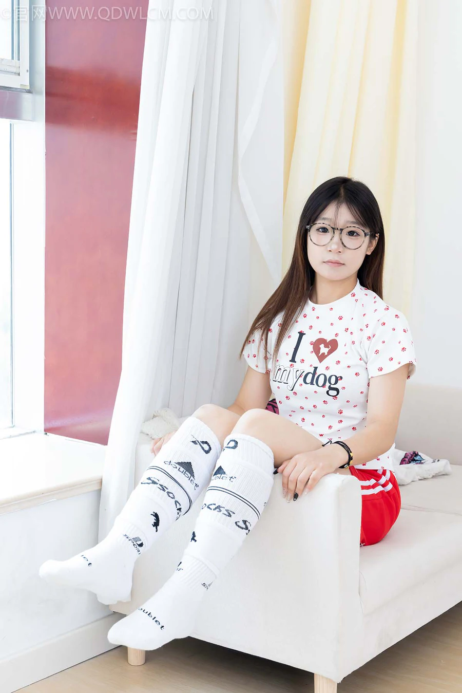物恋传媒 NO.2482 小可-运动鞋、白棉袜、裸足 WLCM物恋传媒-第2张