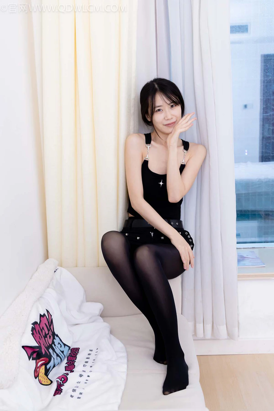 物恋传媒 NO.2486 菜菜-高跟鞋、厚黑丝、裸足 WLCM物恋传媒-第1张