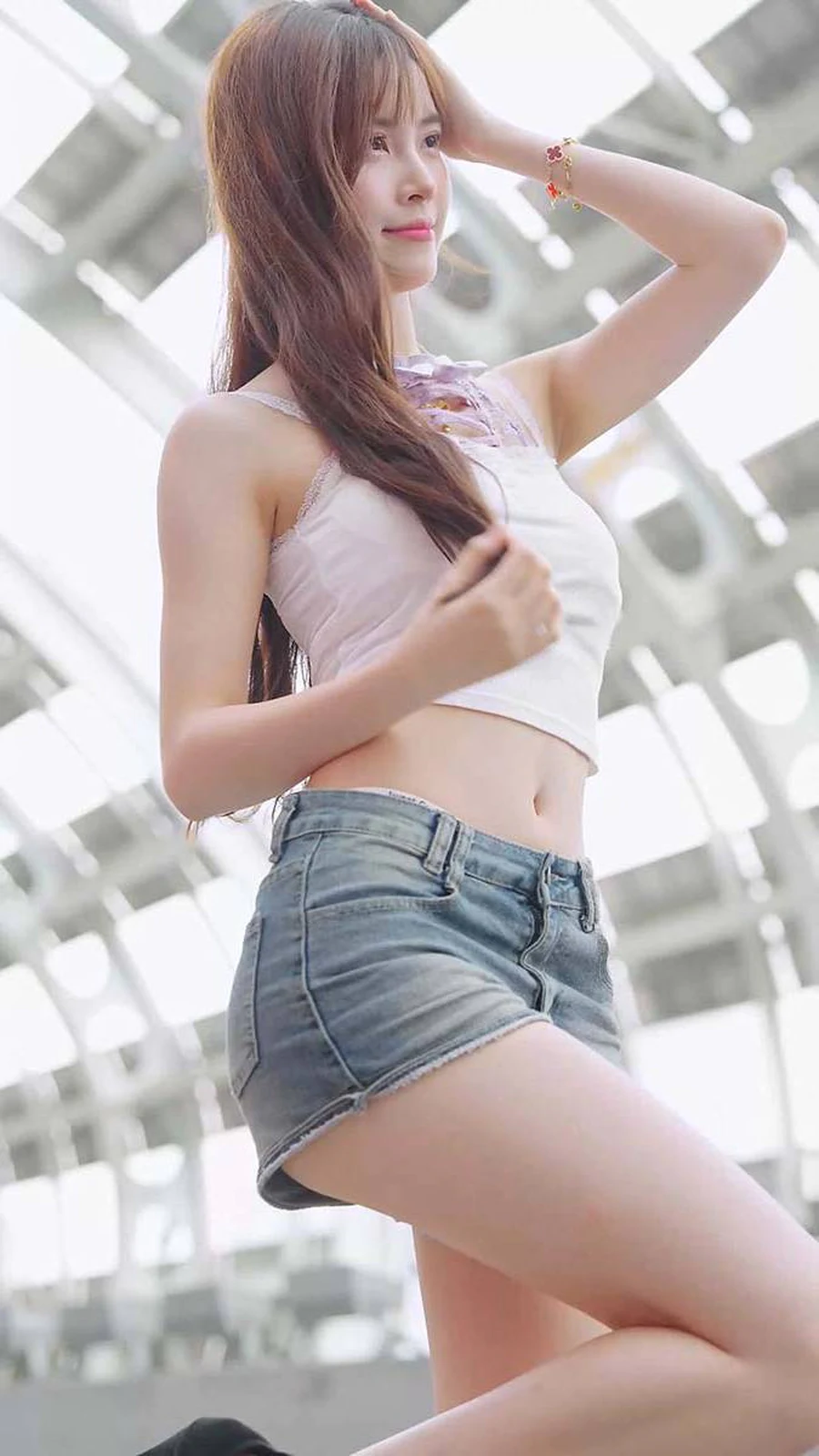 2024 广州车展 网红美女车模 beautyleg LOOKBOOK 27 街拍-第1张