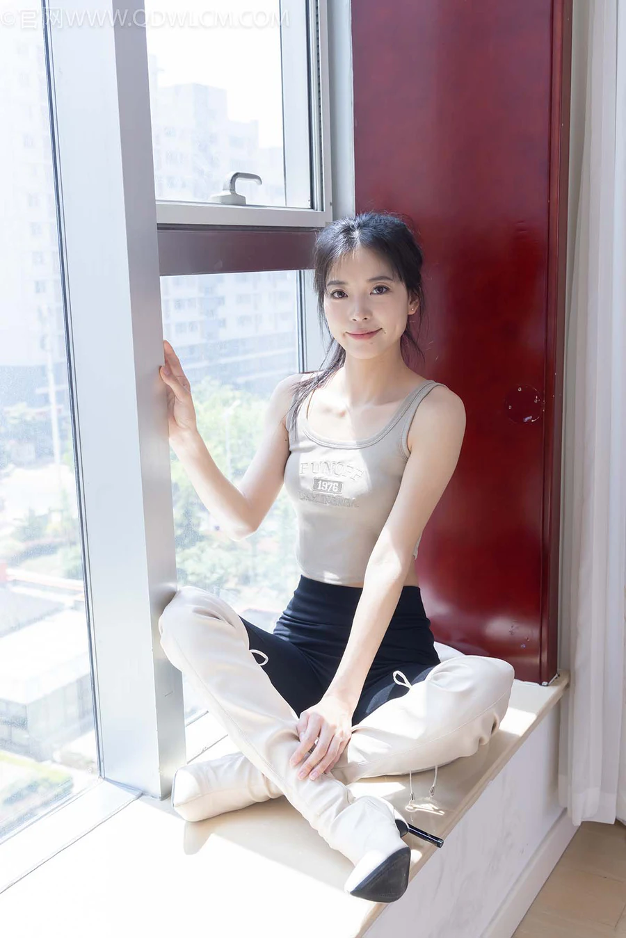 物恋传媒 NO.2490 茯苓-长靴、白棉袜、裸足 WLCM物恋传媒-第2张