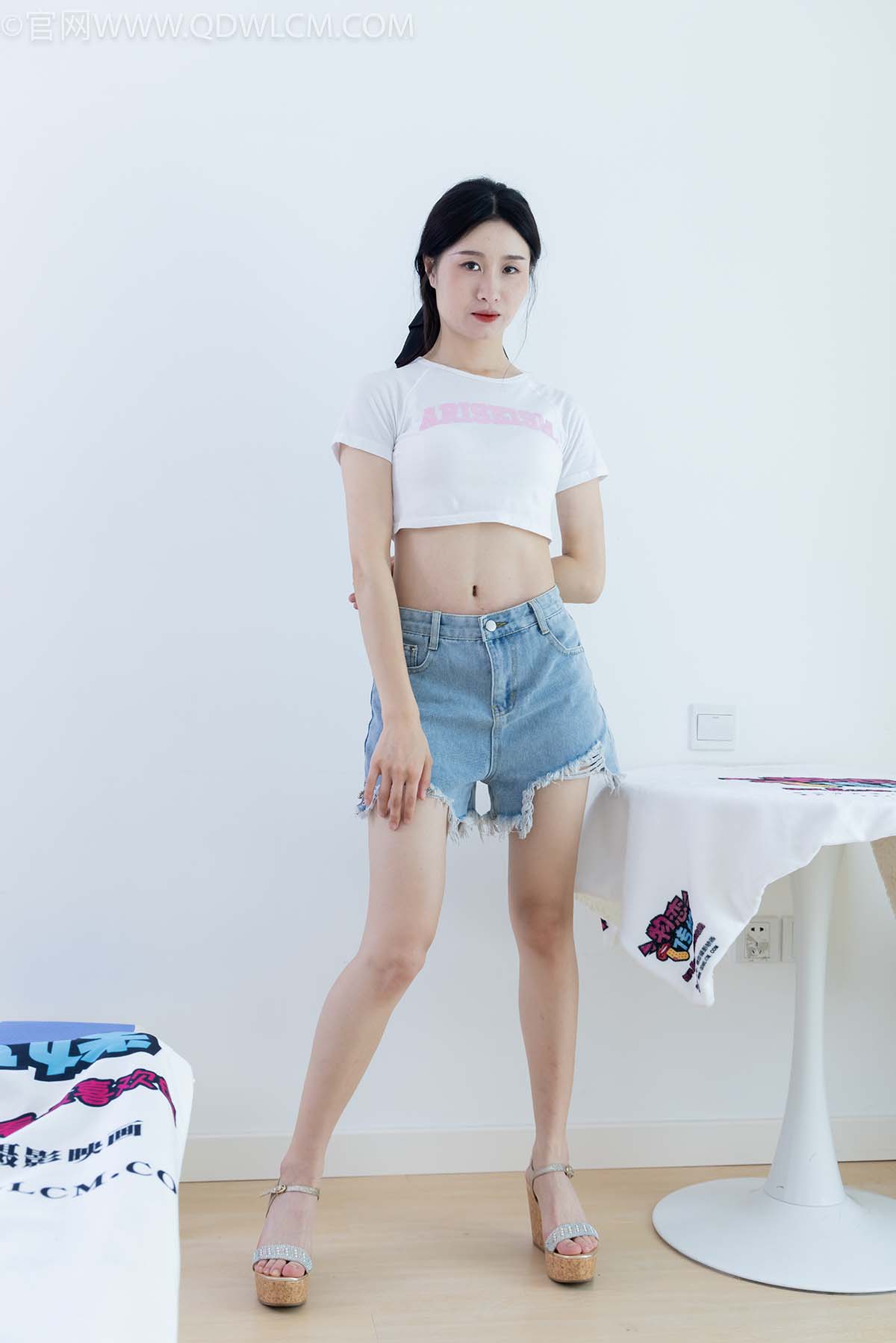 物恋传媒 NO.2492 绒绒-高跟凉鞋、薄白丝、裸足 WLCM物恋传媒-第1张