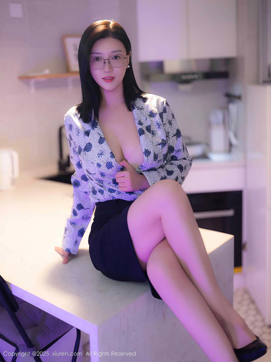 [Xiuren秀人网]2025.10.14 NO.10866 雅茹老师 Xiuren秀人网-第1张