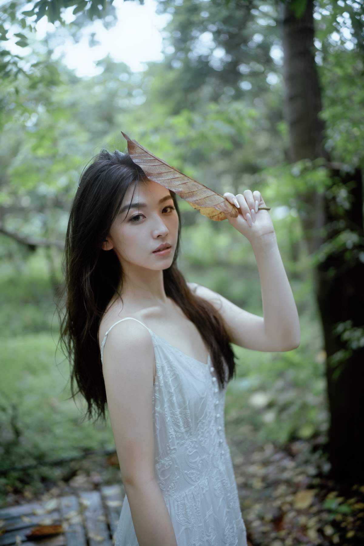 [YITUYU艺图语]2025.07.14 雨落林间，邂逅白裙仙子 小鹿 YITUYU艺图语-第1张