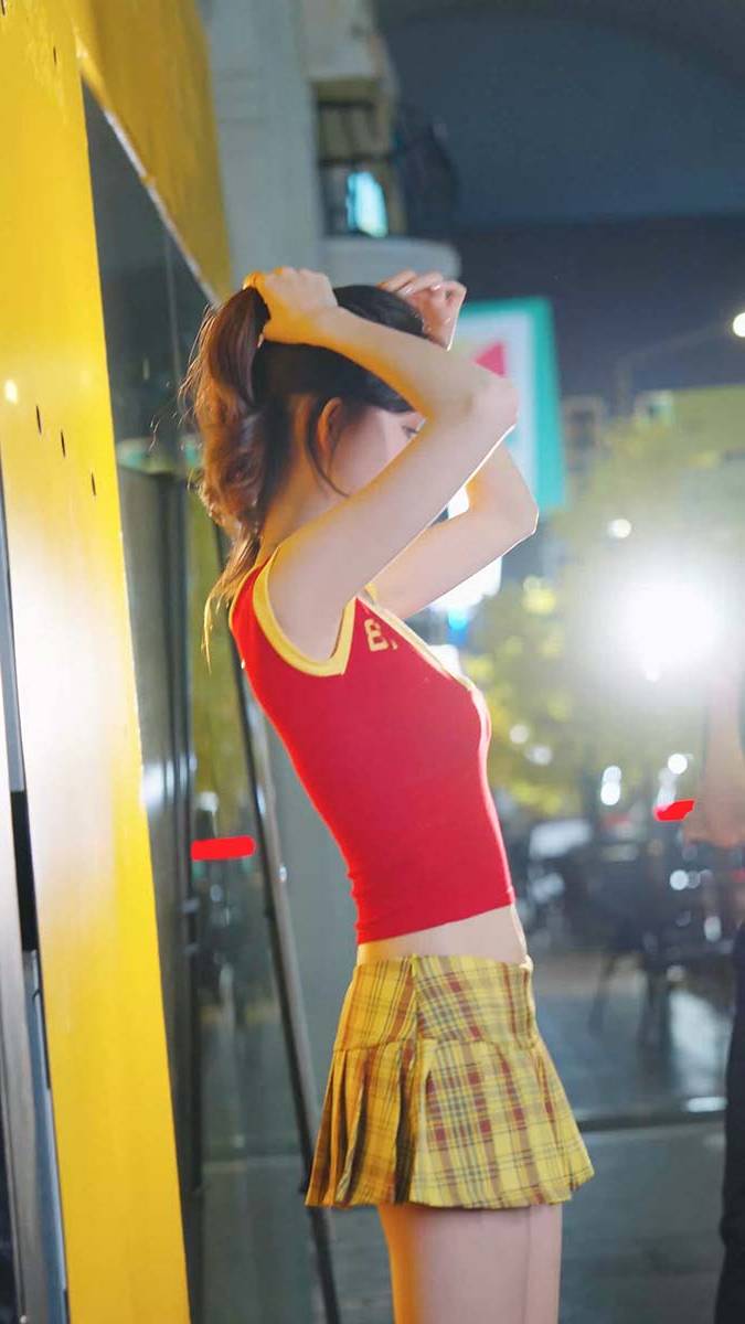 2024 广州车展 网红美女车模 beautyleg LOOKBOOK 49 街拍-第1张