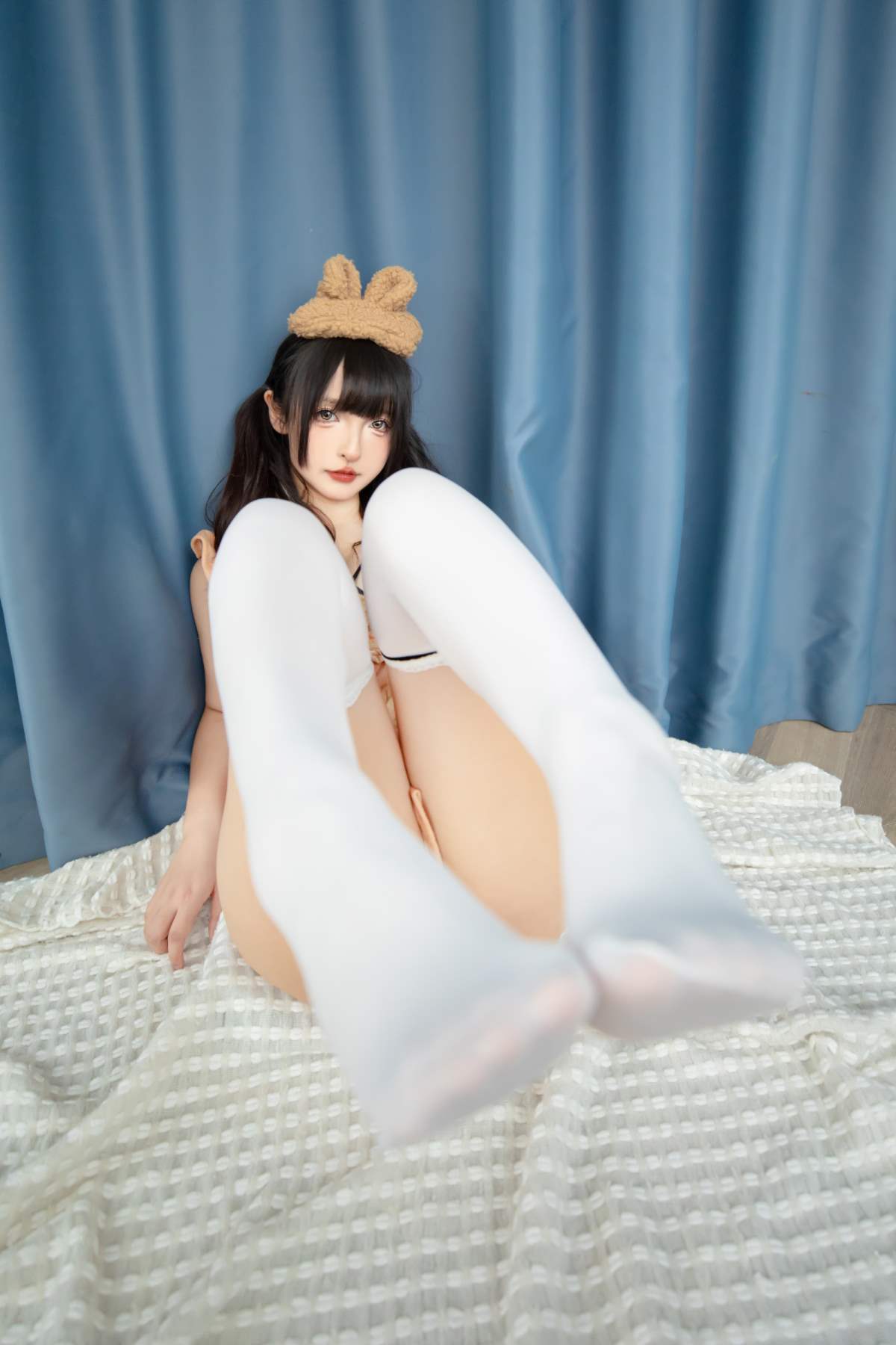 神楽板真冬 – 白丝小熊 Cosplay-第1张