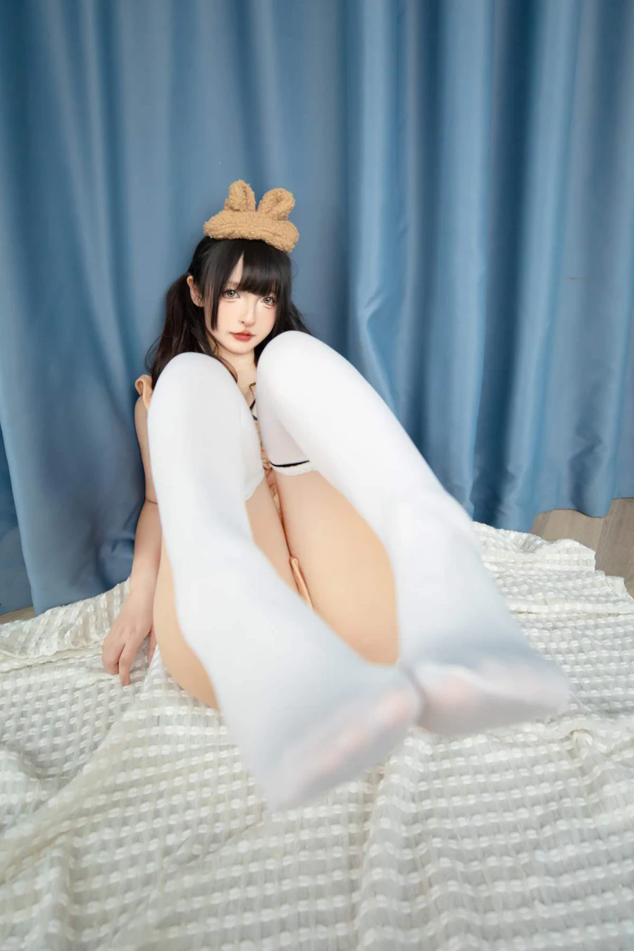 神楽板真冬 – 白丝小熊 Cosplay-第1张