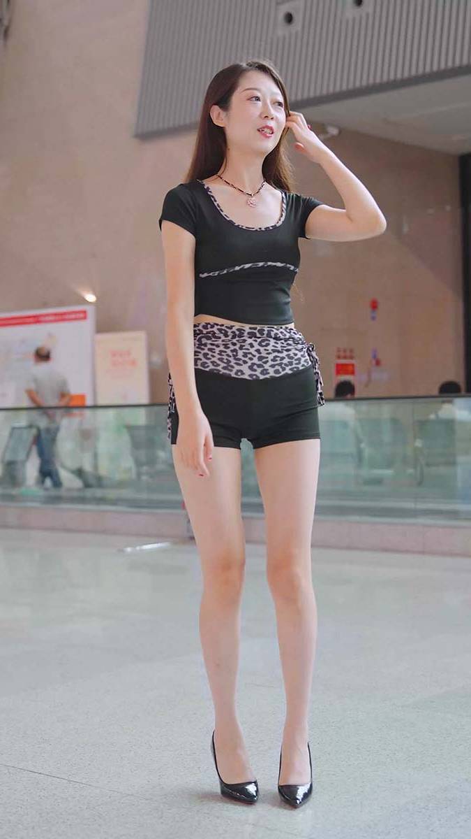 2024 广州车展 网红美女车模 beautyleg LOOKBOOK 53 街拍-第1张