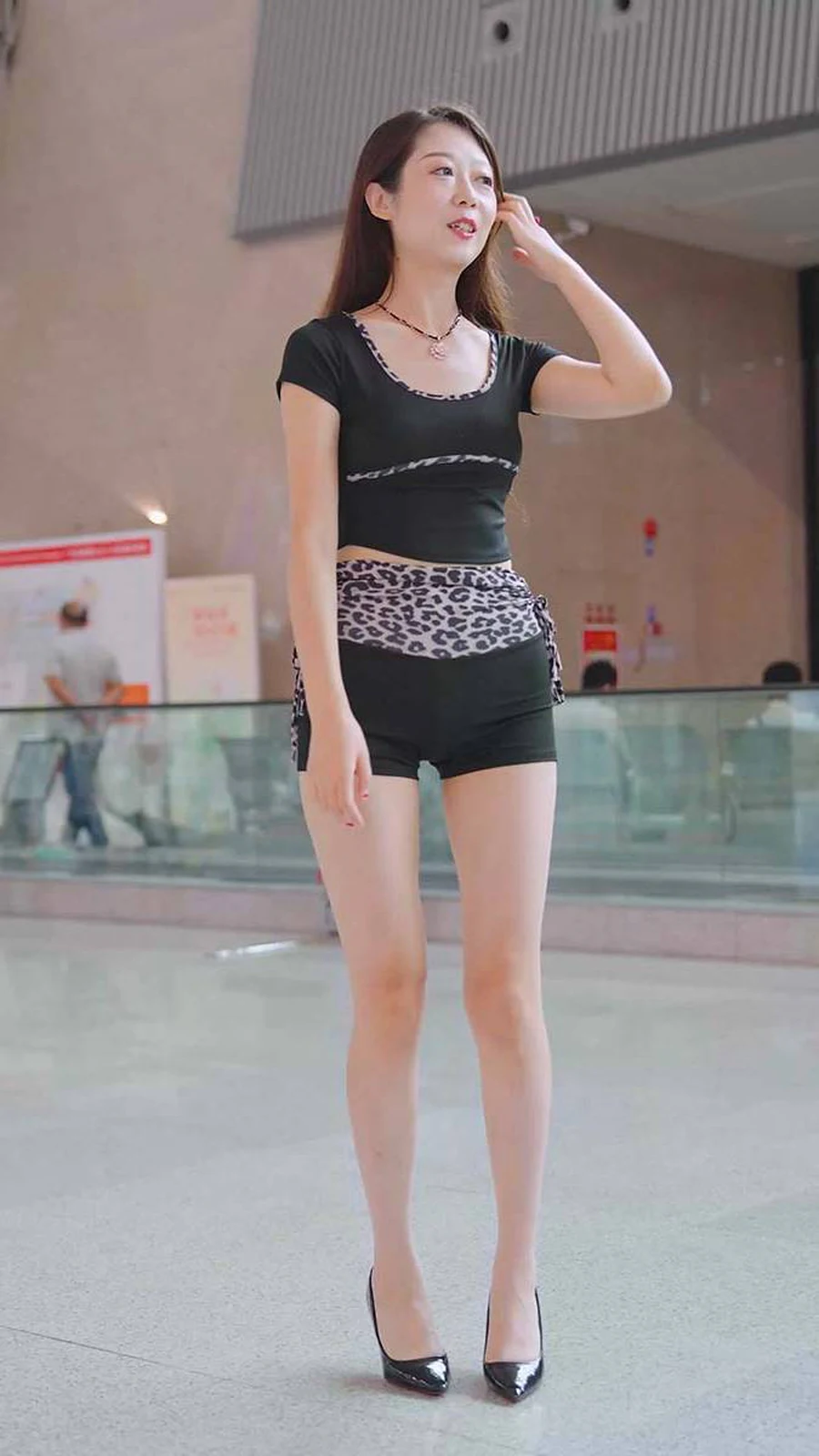 2024 广州车展 网红美女车模 beautyleg LOOKBOOK 53 街拍-第1张