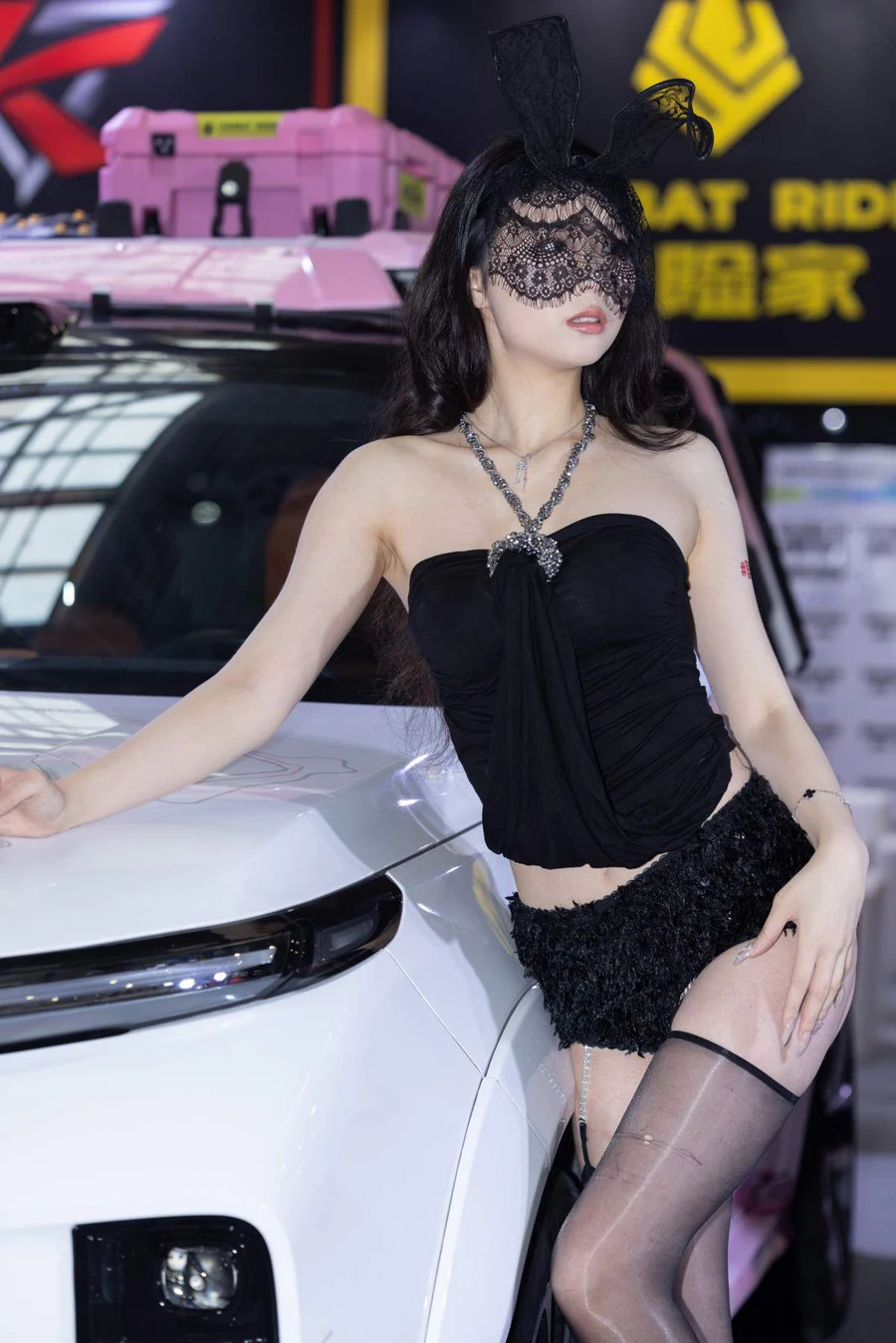 精选街拍作品 NO.4863 性感黑色套装 街拍-第1张