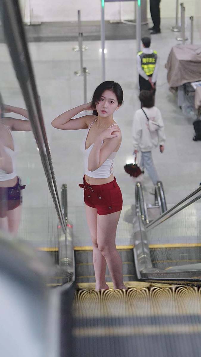 2024 广州车展 网红美女车模 beautyleg LOOKBOOK 58 街拍-第1张