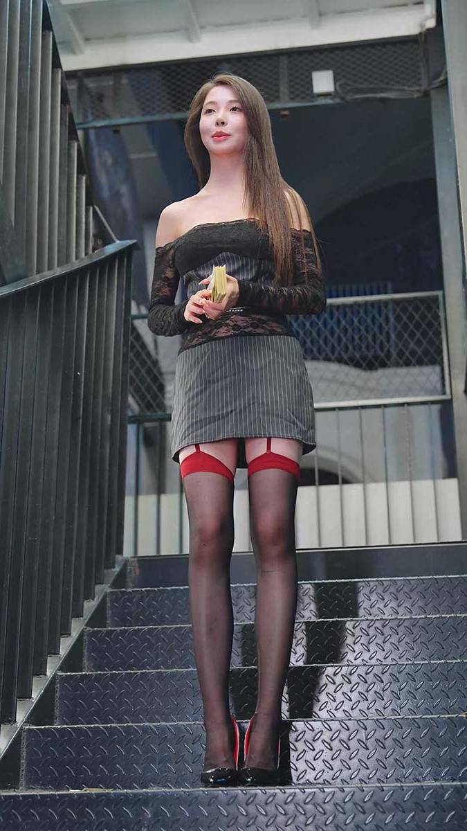 2024 广州车展 网红美女车模 beautyleg LOOKBOOK 60 街拍-第1张