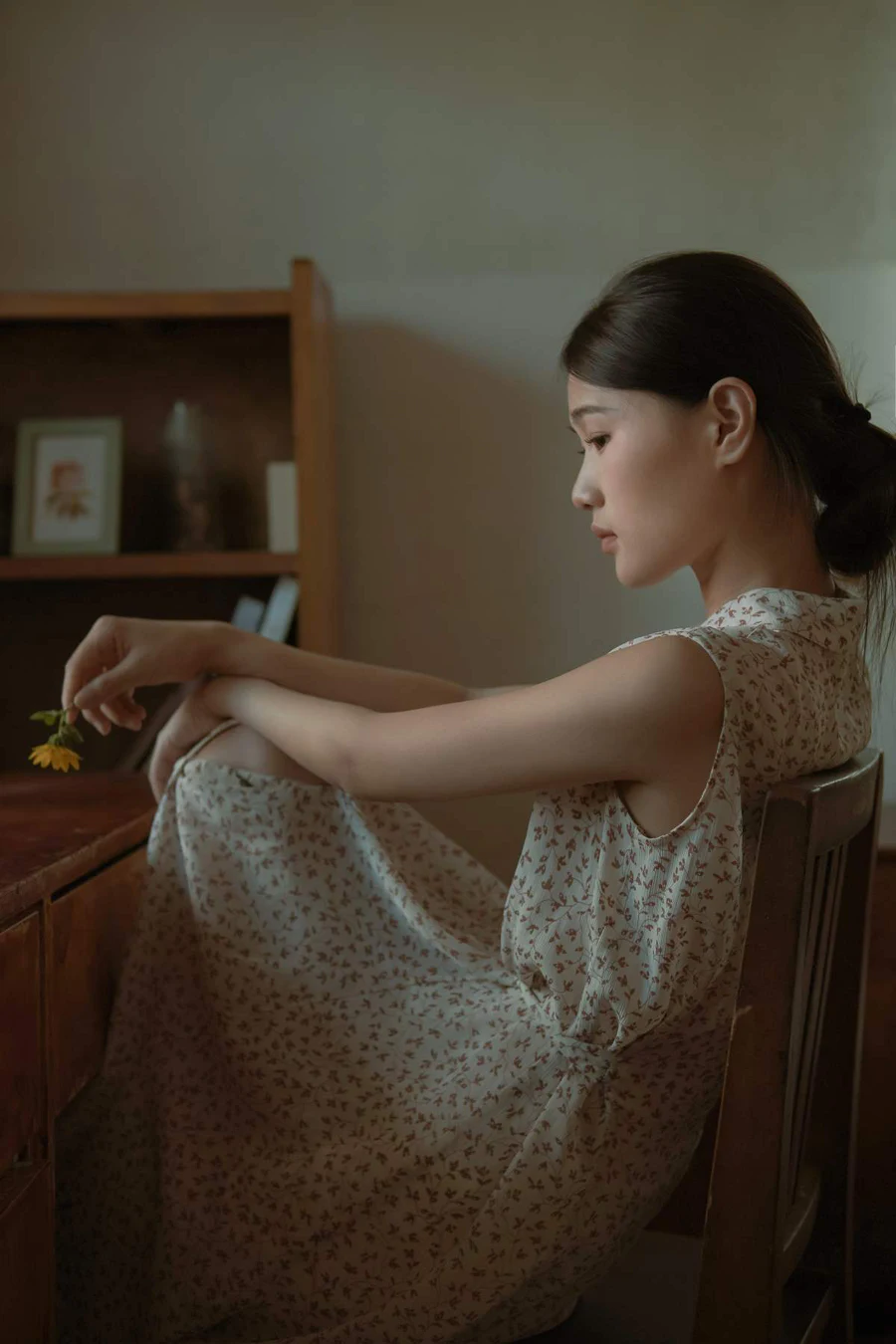 [YITUYU艺图语]2025.07.19 窗边的向日葵开了又落 雨子i YITUYU艺图语-第1张