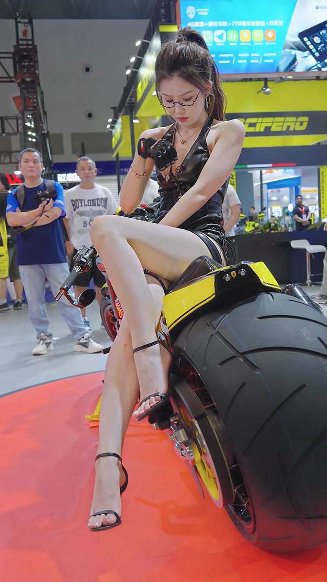 2024 重庆摩博会机车展 Racing Model LOOKBOOK 42 街拍-第1张