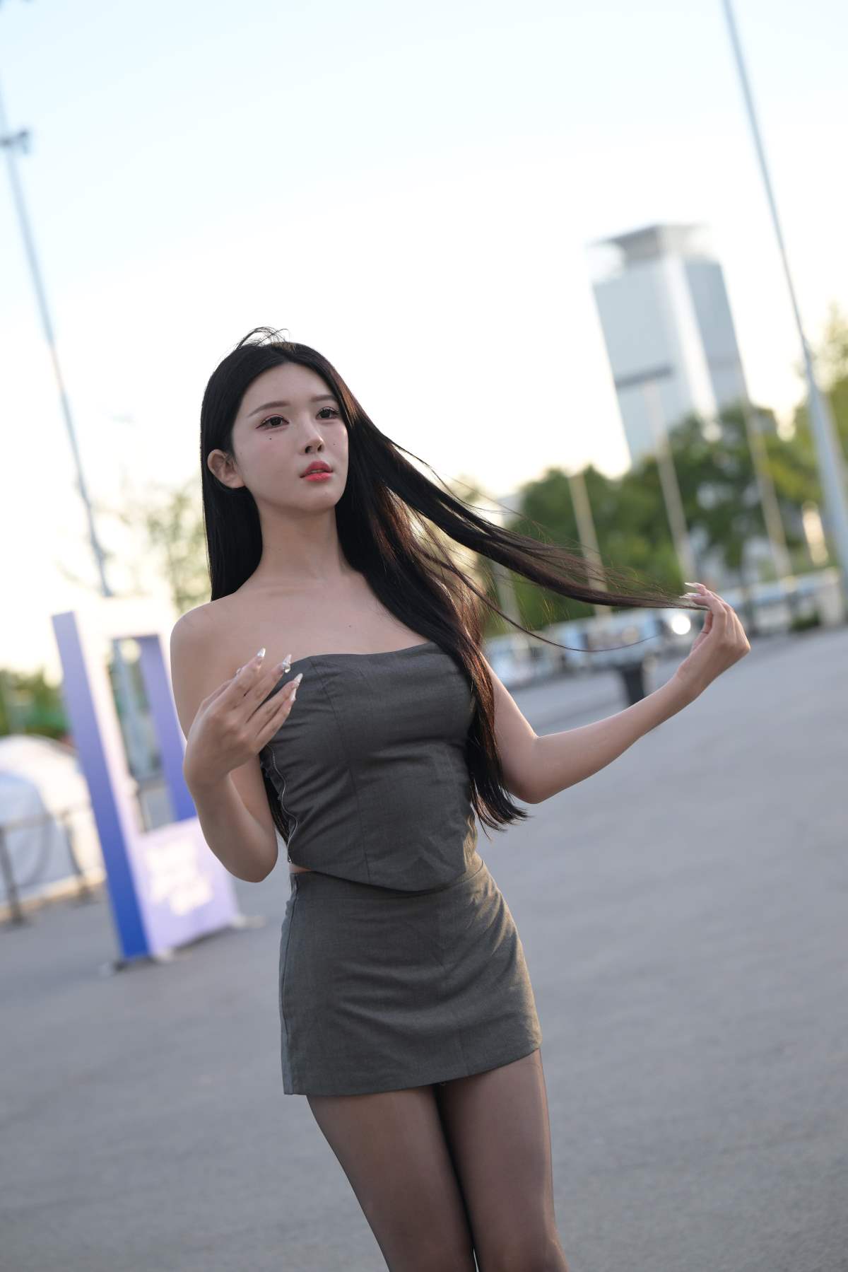 精选街拍作品 NO.4888 油亮黑丝大长腿-妍熙 街拍-第1张