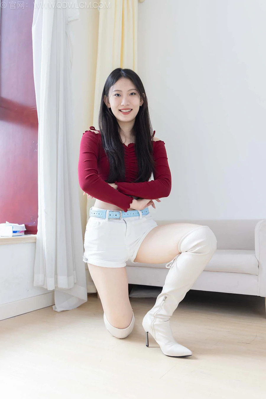 物恋传媒 NO.2507 奶糖-长靴、白棉袜、裸足 WLCM物恋传媒-第1张